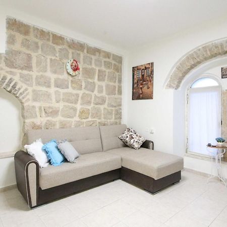 Private Hostel - Best Location Yerusalem Bagian luar foto
