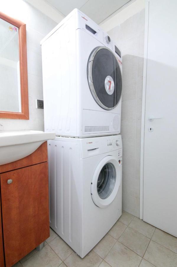 Private Hostel - Best Location Yerusalem Bagian luar foto