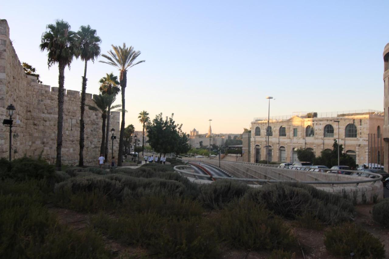 Private Hostel - Best Location Yerusalem Bagian luar foto