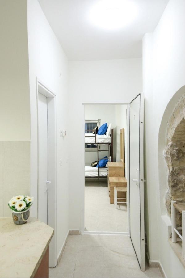 Private Hostel - Best Location Yerusalem Bagian luar foto