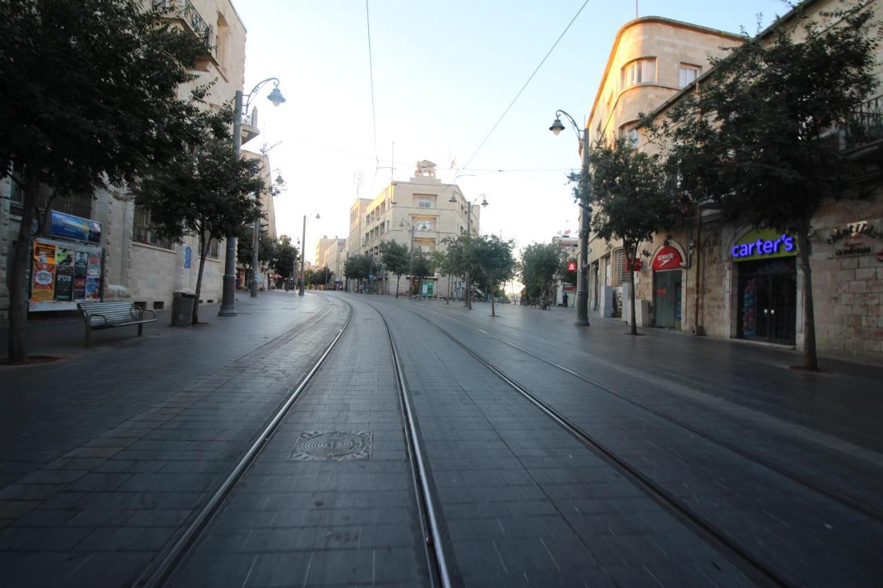 Private Hostel - Best Location Yerusalem Bagian luar foto