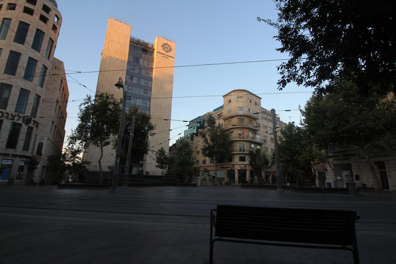 Private Hostel - Best Location Yerusalem Bagian luar foto