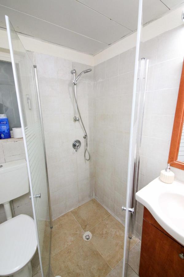 Private Hostel - Best Location Yerusalem Bagian luar foto