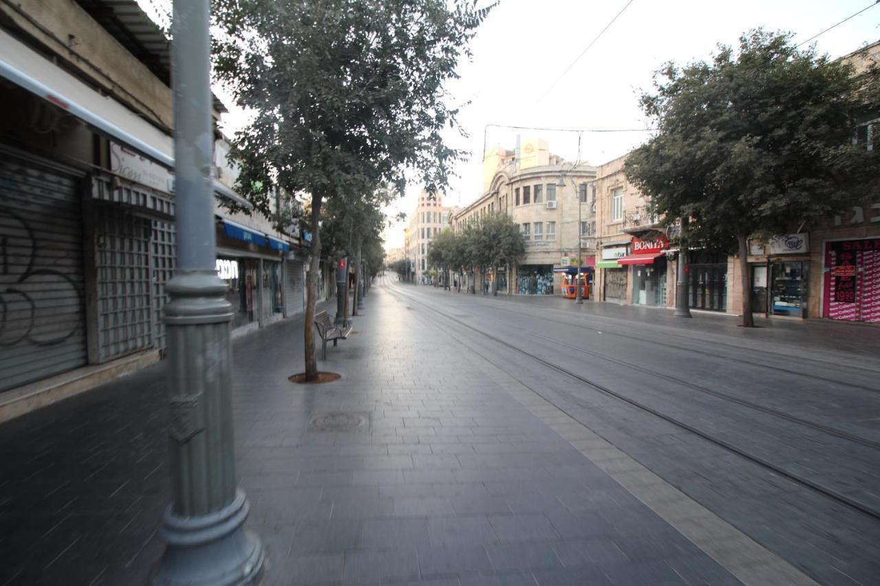 Private Hostel - Best Location Yerusalem Bagian luar foto