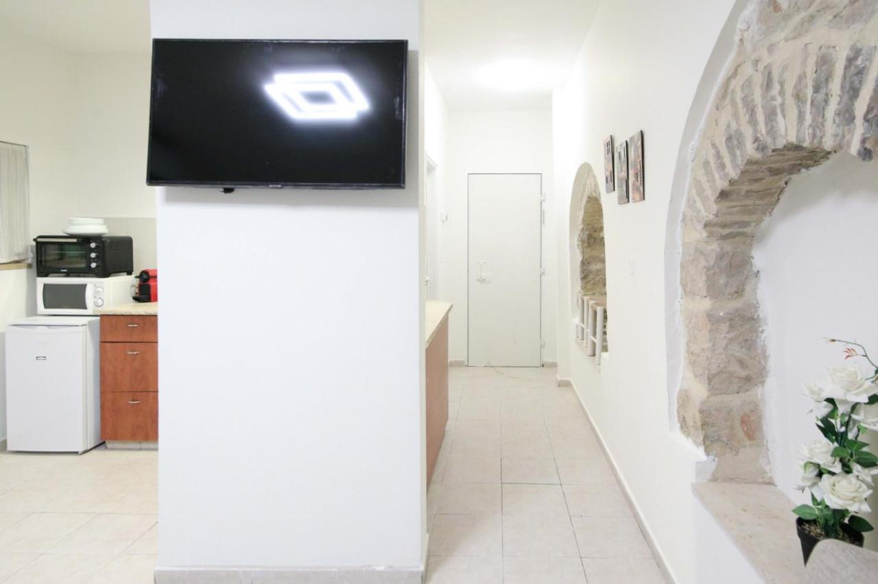 Private Hostel - Best Location Yerusalem Bagian luar foto