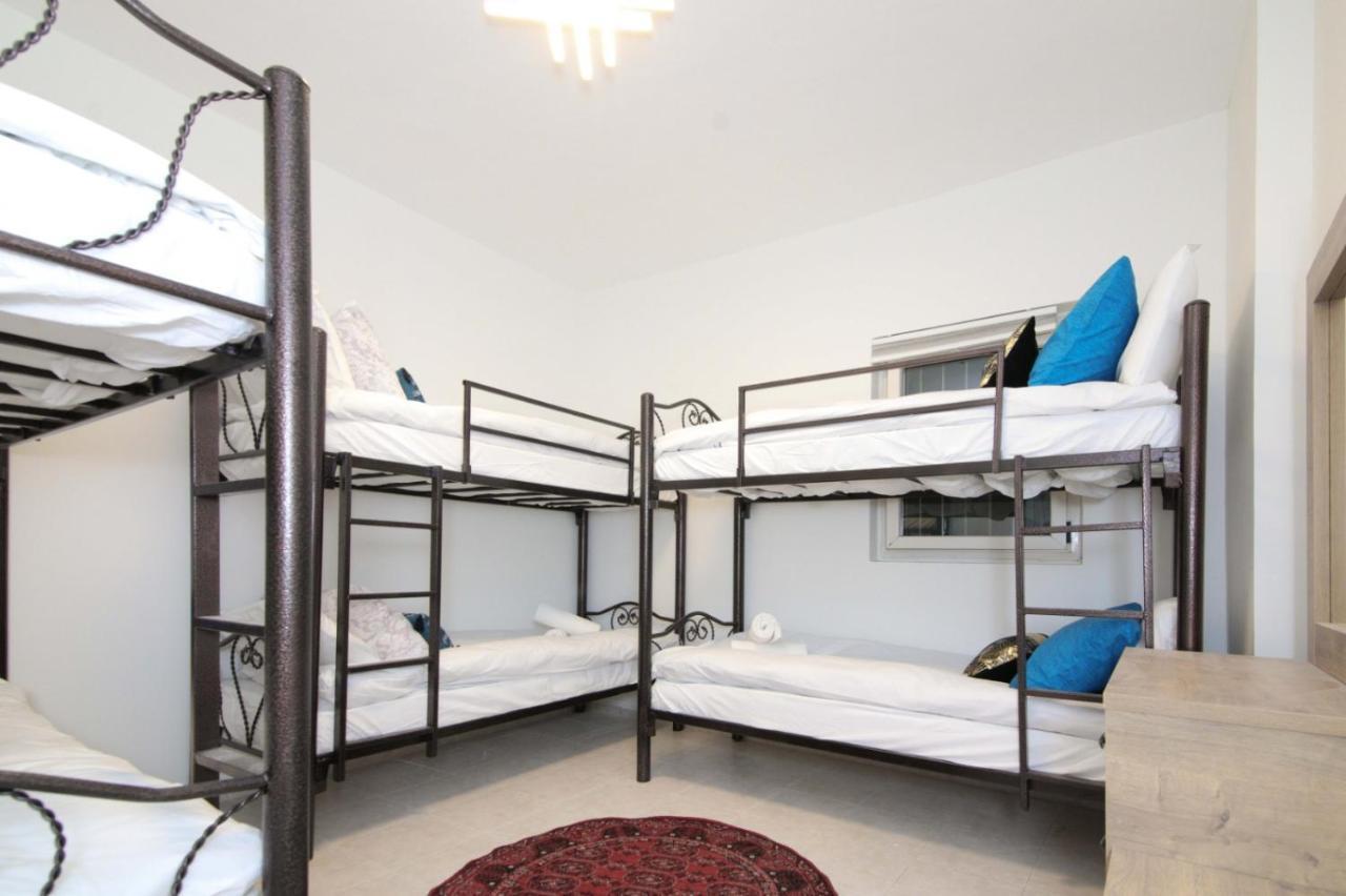 Private Hostel - Best Location Yerusalem Bagian luar foto