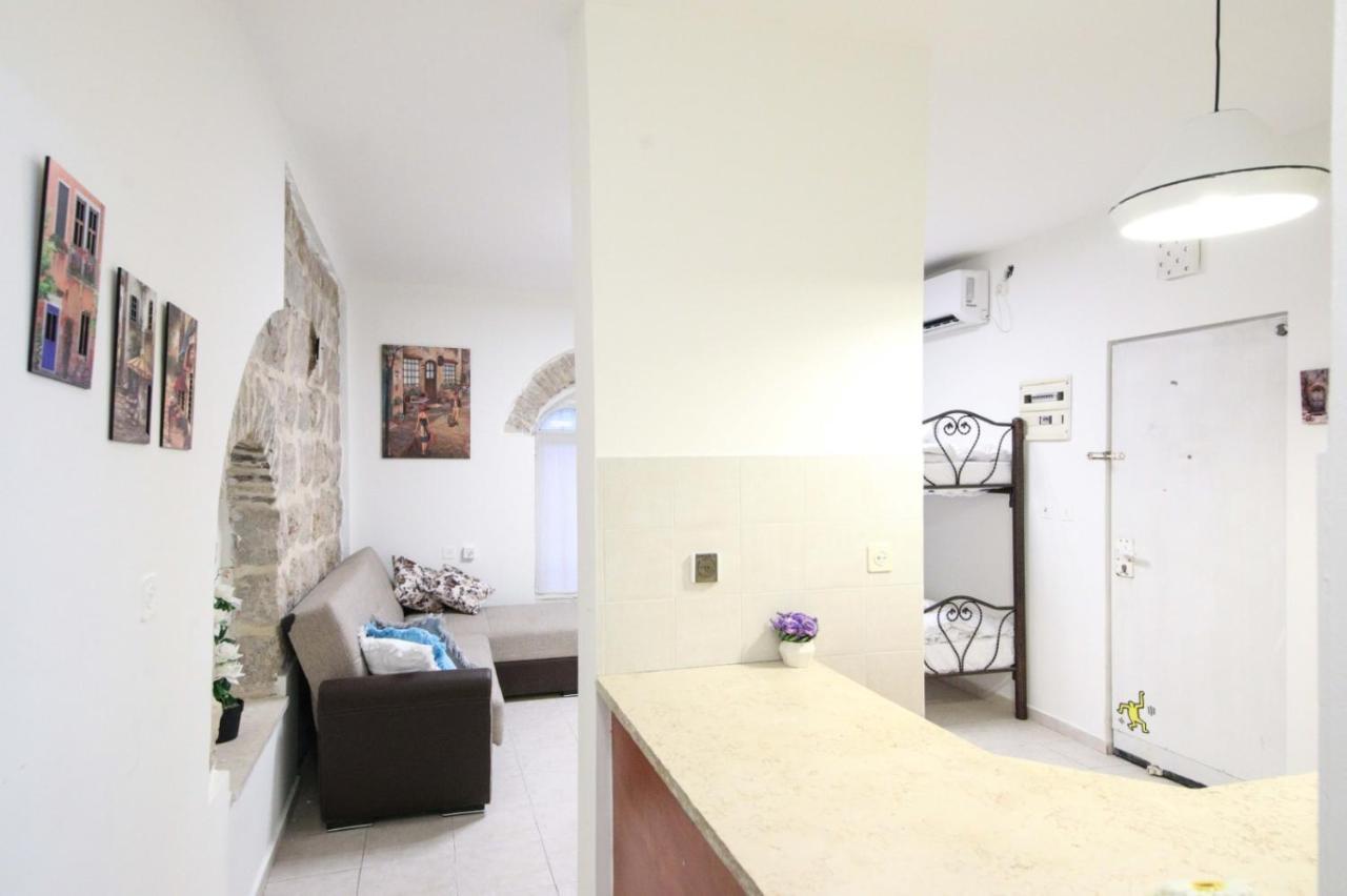 Private Hostel - Best Location Yerusalem Bagian luar foto
