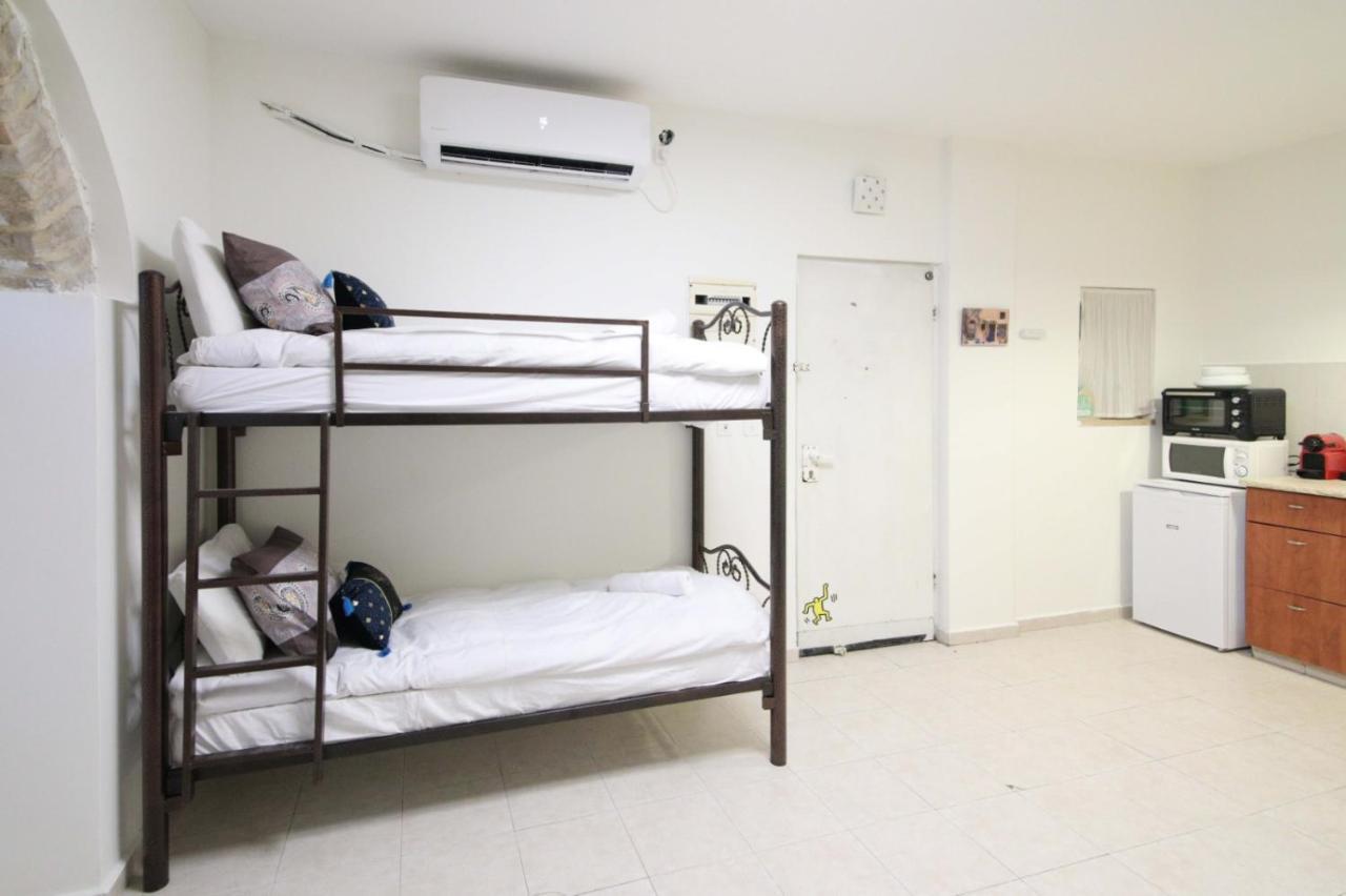Private Hostel - Best Location Yerusalem Bagian luar foto