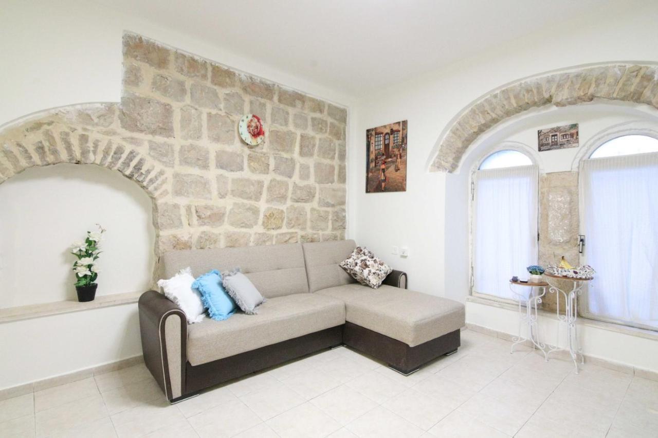 Private Hostel - Best Location Yerusalem Bagian luar foto