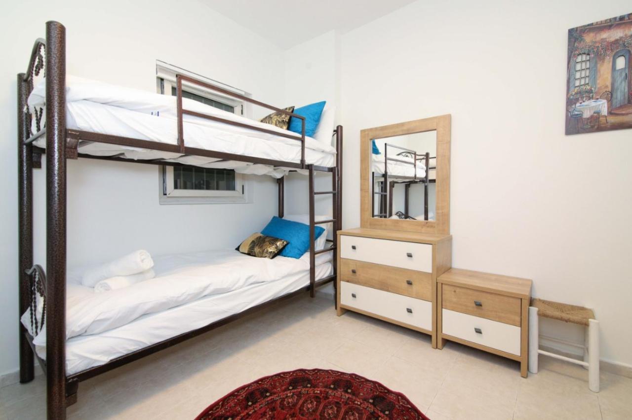 Private Hostel - Best Location Yerusalem Bagian luar foto